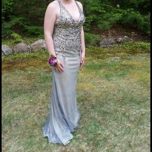 Beautiful & timeless prom dress